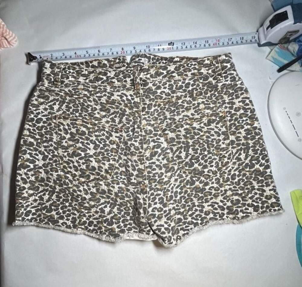 Chelsea & Violet Leopard Print Raw Hem Shorts Size 29